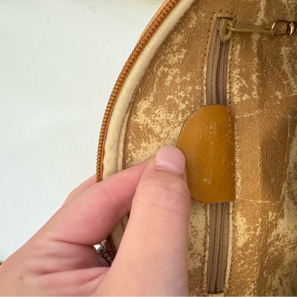 Vintage Gucci Crossbody Bag - Picture 4 of 9